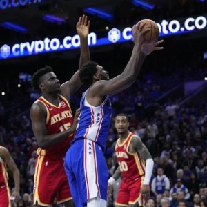 包揽最后11分+关键抢断 恩比德归来带队延续连胜